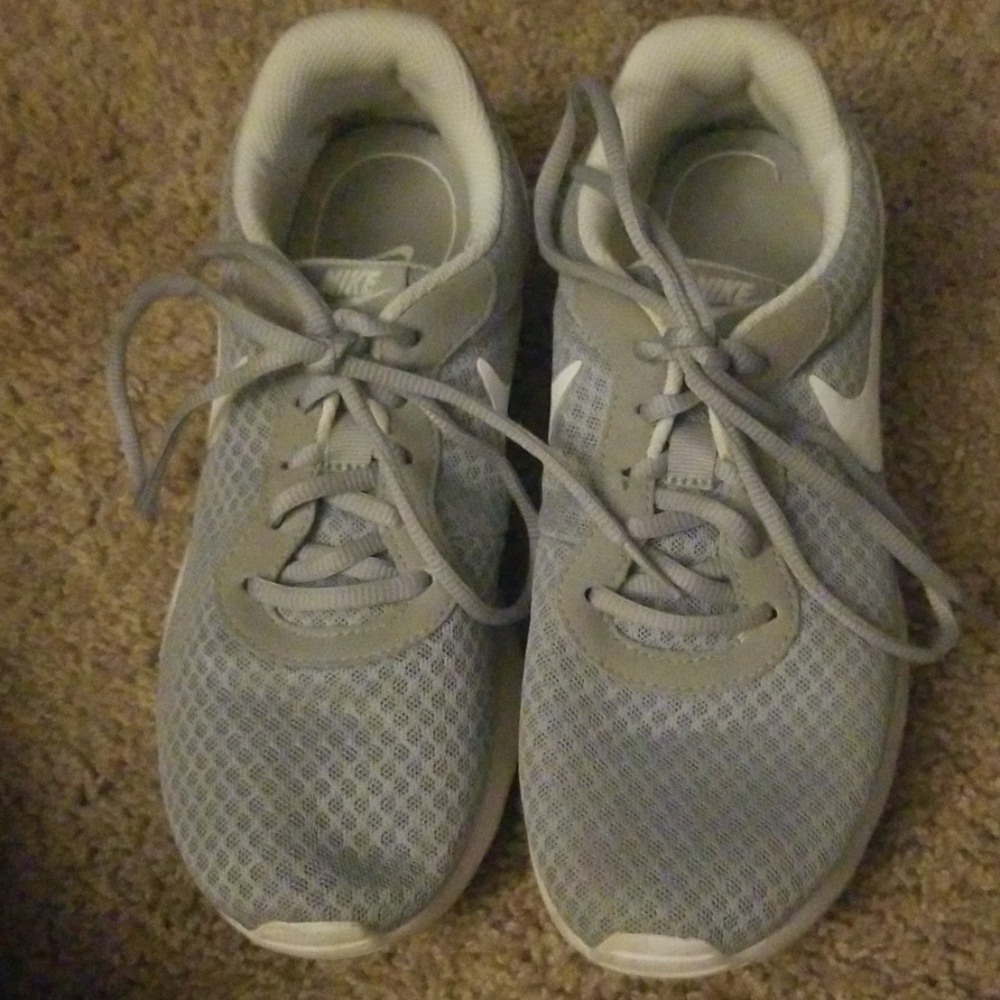 Nike tennis shoe